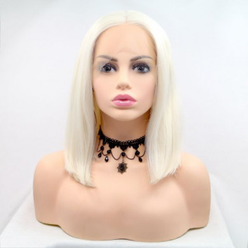 Короткий прямой реалистичный женский парик на сетке белого цвета яркий блонд