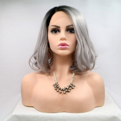 Короткий волнистый реалистичный женский парик на сетке пепельно серого цвета с омбре