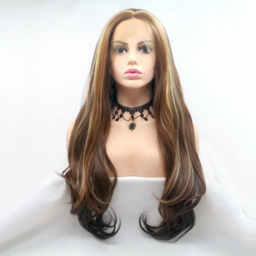 Довга хвиляста реалістична жіноча перука на сітці каштанового кольору.