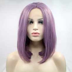 Коротка пряма реалістична жіноча перука на сітці ніжно фіолетового кольору