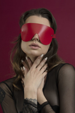 Маска закрита Feral Feelings - Blindfold Mask червона